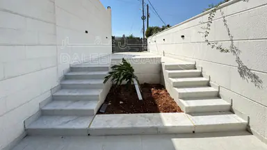 شقة في  قرب جامعة البتراء- طريق المطار (طريق&nbsp;الخدمات) - 110,000 دأ - صورة NaN